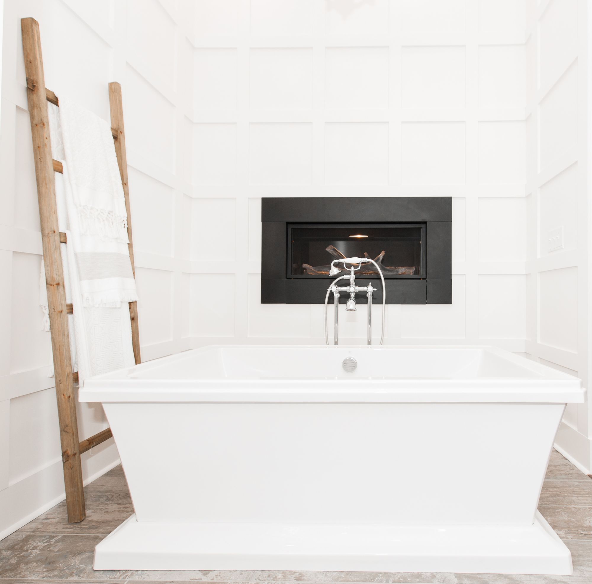 CrescentHomes-Bathtub-Shiplap